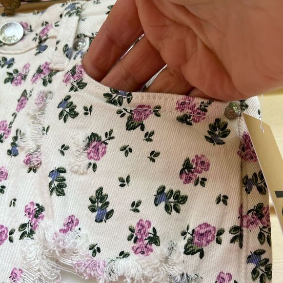 Madden NYC white floral print brand new denim distressed shorts, size 5 - Picture 10 of 12